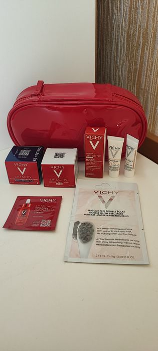 Vichy cerave la Roche набір косметики із косметичкою