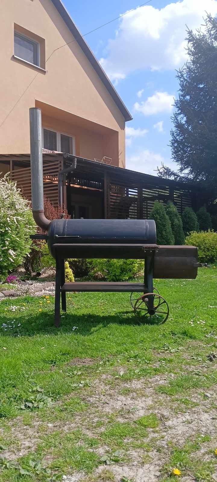 grill/wędzarnia własnej roboty.