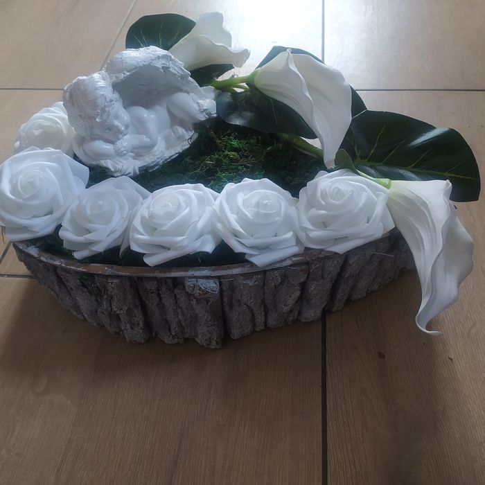 Dekoracja na grób w osłonce z kory.serce