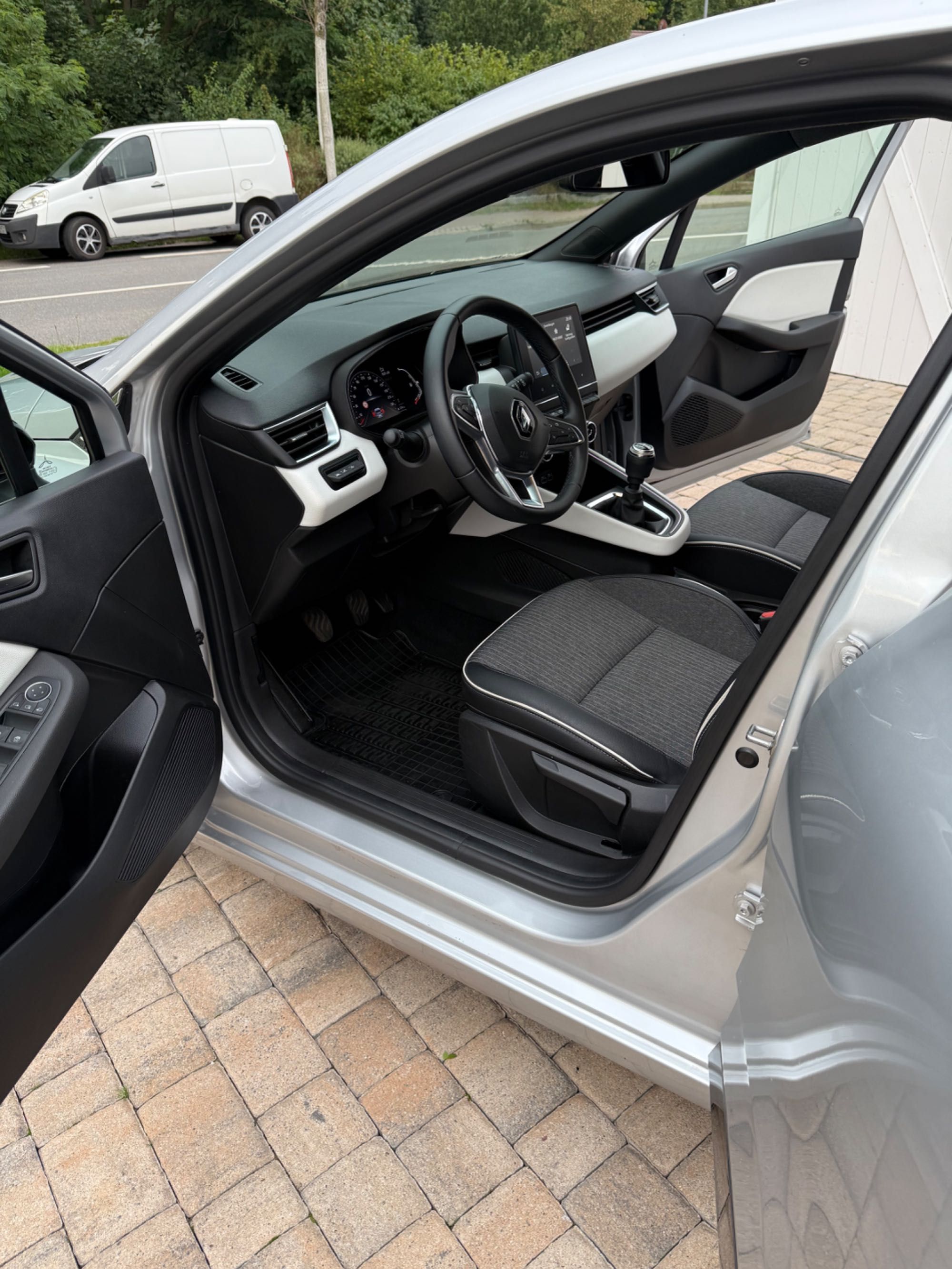 Renault Clio kamera klima bogate wyposażenie