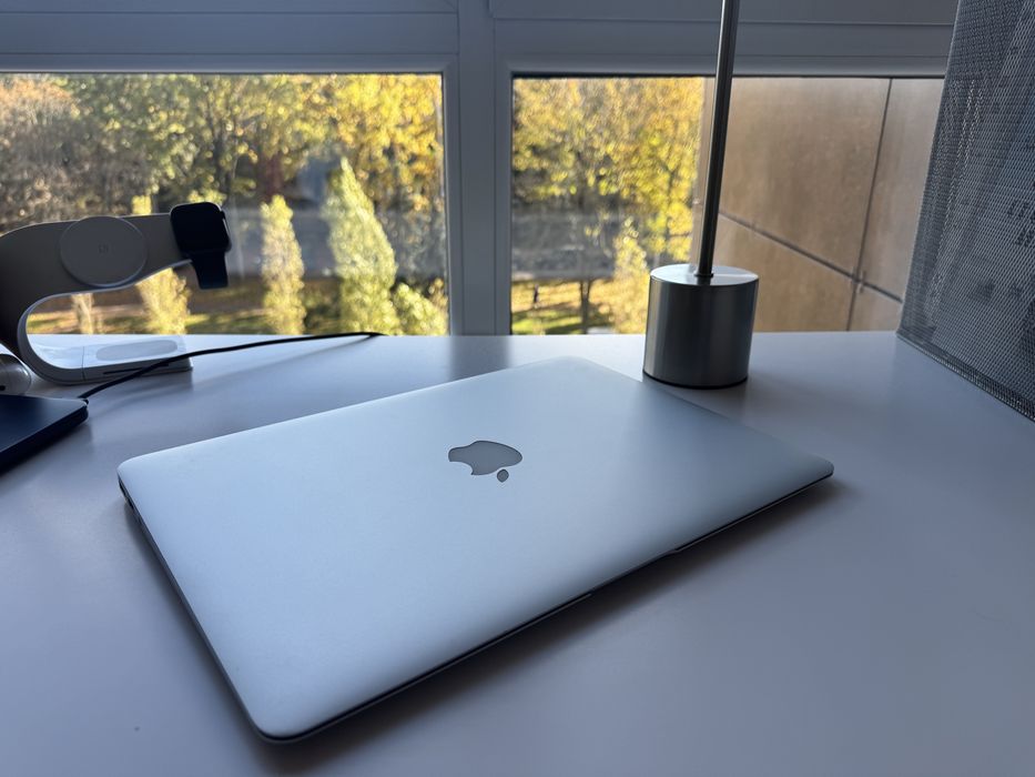 Продам MacBook Air 13 (2017). SSD 128 Gb. DDR 8gb.