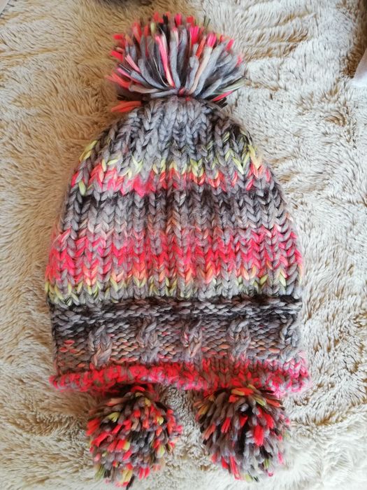 Gorro de lã com pom pom