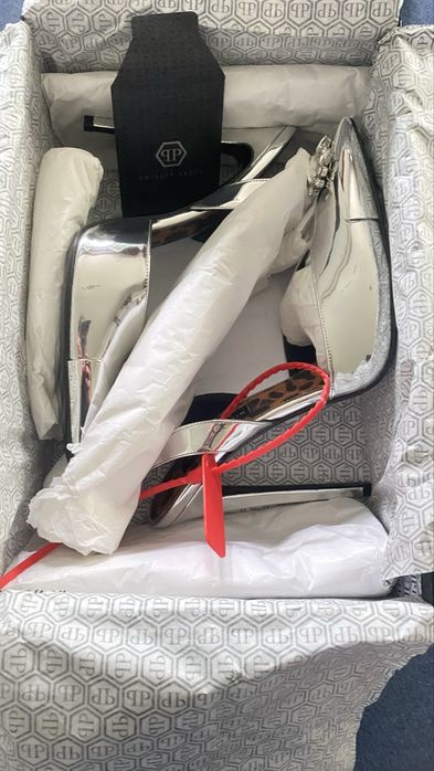 Sapatos sling back prateados