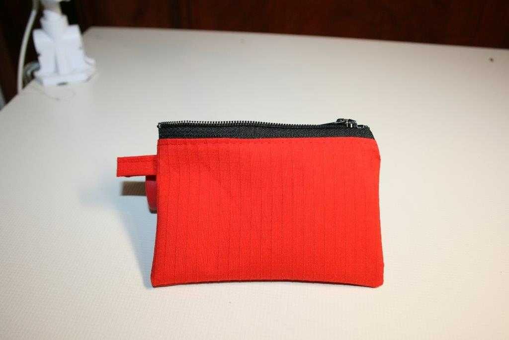 mały portfel etui gore-tex na zamek czerwony sportowy 12*9cm