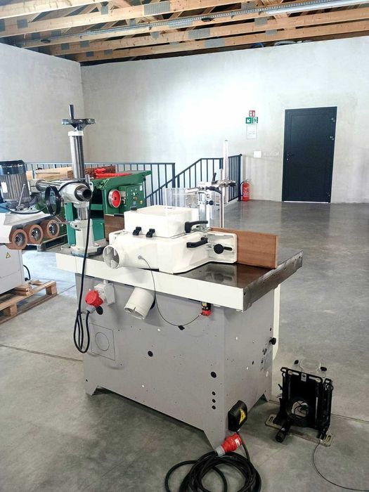 Frezarka dolnowrzecionowa CASADEI F 23 Z POSUWEM JAK NOWA!