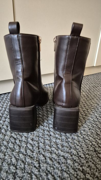 Чудові ботільйони в трендовому кольорі