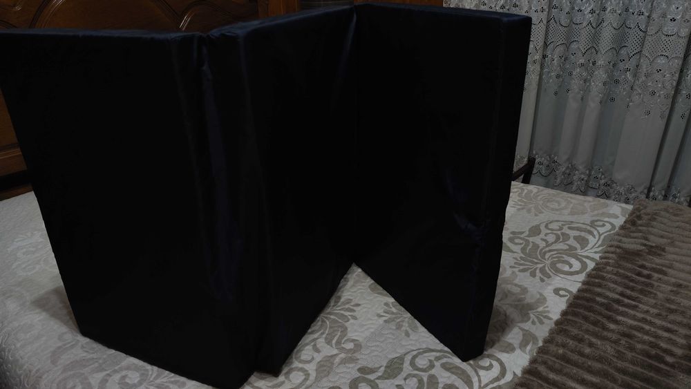 Cama de viagem zy Baby, como nova, com colchão tripartido incluído.