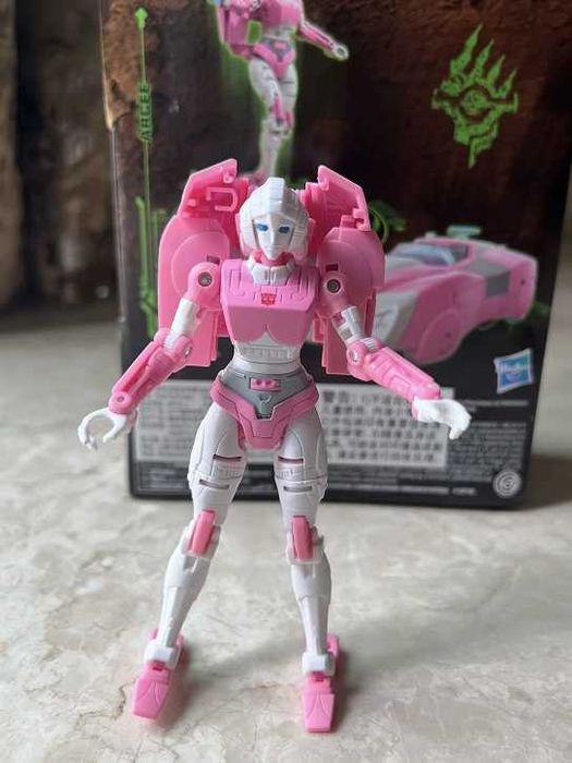 Трансформер Арсі Transformers War for Cybertron Deluxe Arcee Hasbro