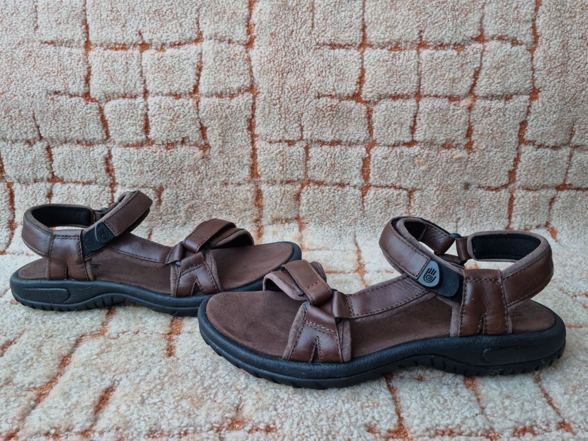 Сандалии кожаные Teva