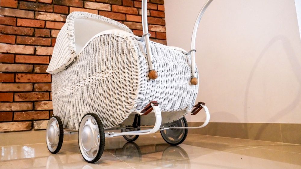 Wózek dziecięcy antyk odrestaurowany wiklinowy retro po renowacji