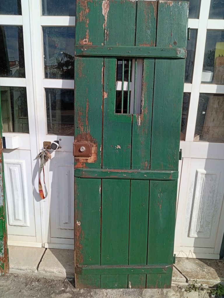 Portas antigas em madeira