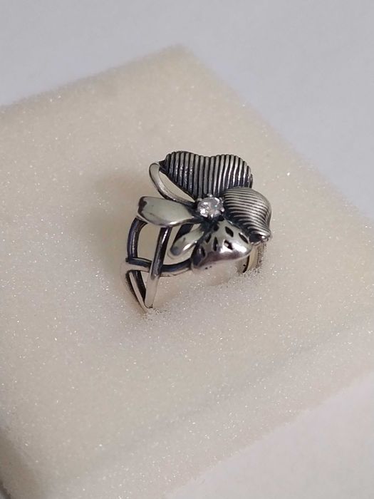 Оригінальний срібний набір "Квітка" -  сережки + каблучка