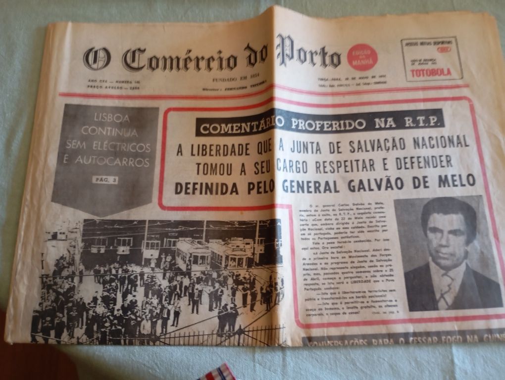 2 exemplares de O Comercio do Porto de 28 e 30 de maio de 1974