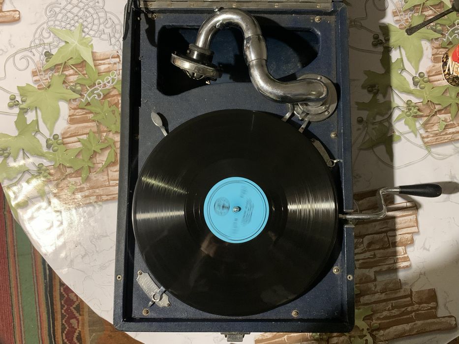 Продам патефон СССР, виробник завод Молотова