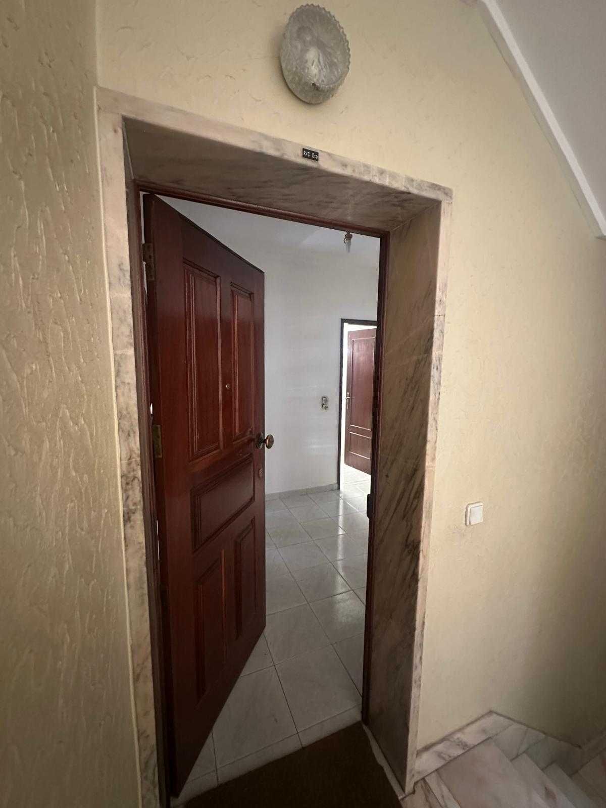 Apartamento T2 com Garagem Varge Mondar