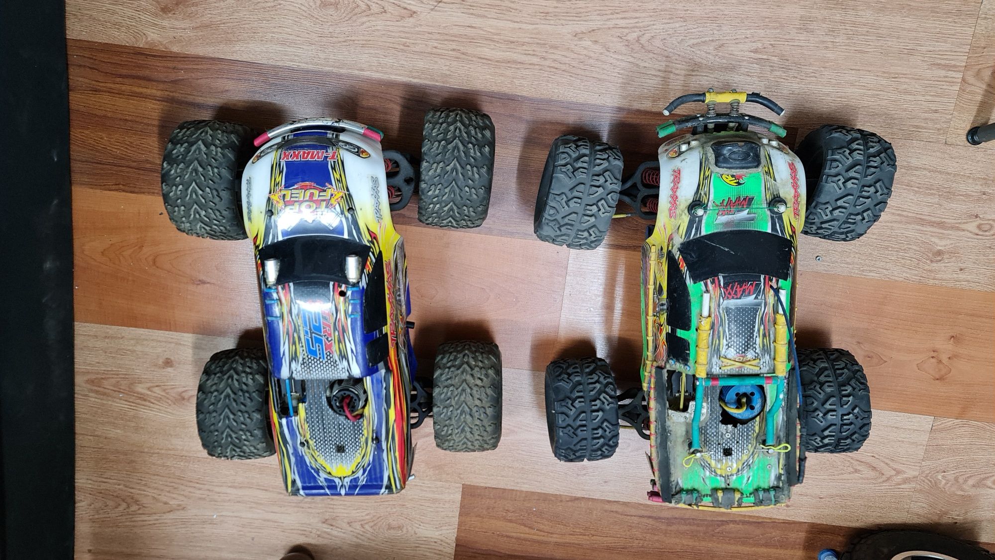 Dois TRAXXAS TMAX escala 1/8