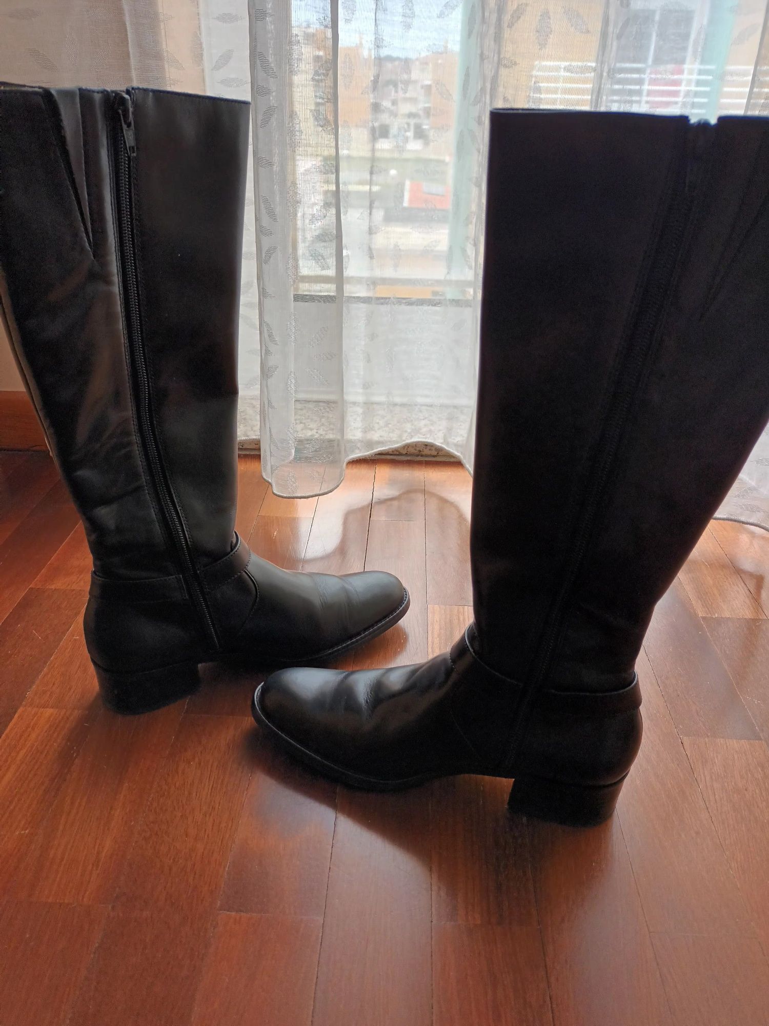 Botas senhora em pele tam 37
