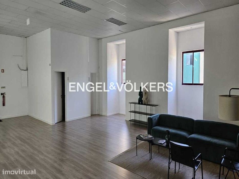 Escritório com 692m2 na Amadora