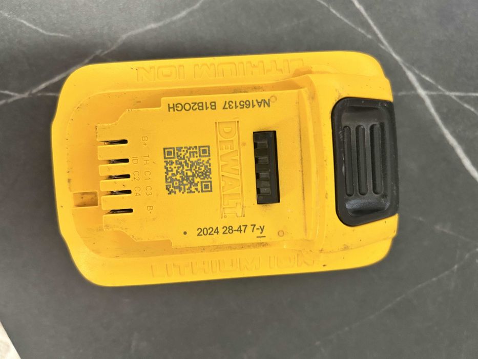 OKAZJA! Dewalt Powerstack 5Ah – uszkodzony, brak reakcji, 2024 rok