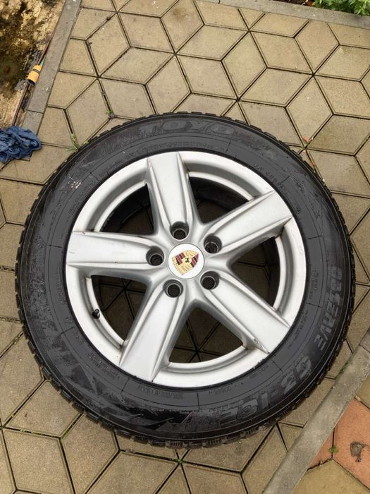 Диски с новой зимней резиной Porsche Cayenne