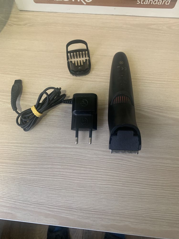 Тример для бороди PHILIPS.