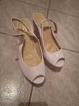 Buty biale na koturnie