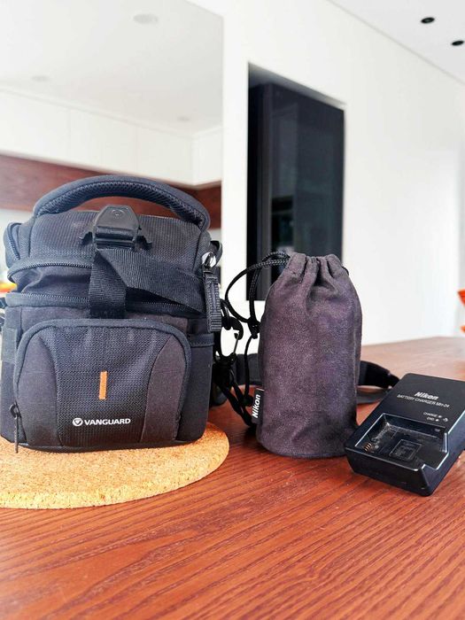 Nikon D3300 + Objetiva 18-55mm + Objetiva 55-200mm + Bolsa