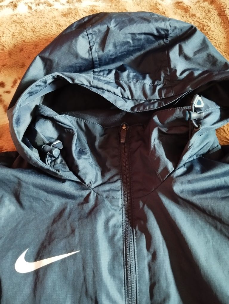 Ветровка Nike синего цвета