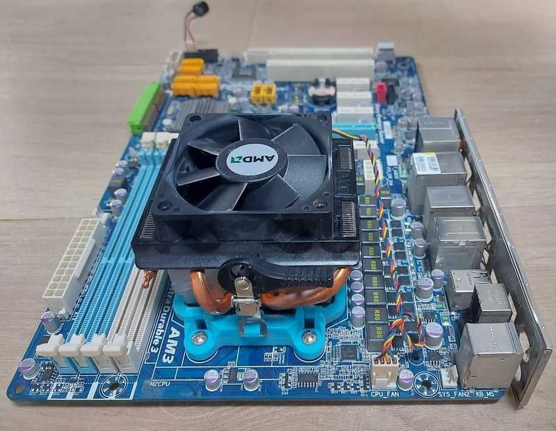Płyta GIGABYTE GA-MA770T-UD3P + AMD Phenom II X4 Black Edition 955