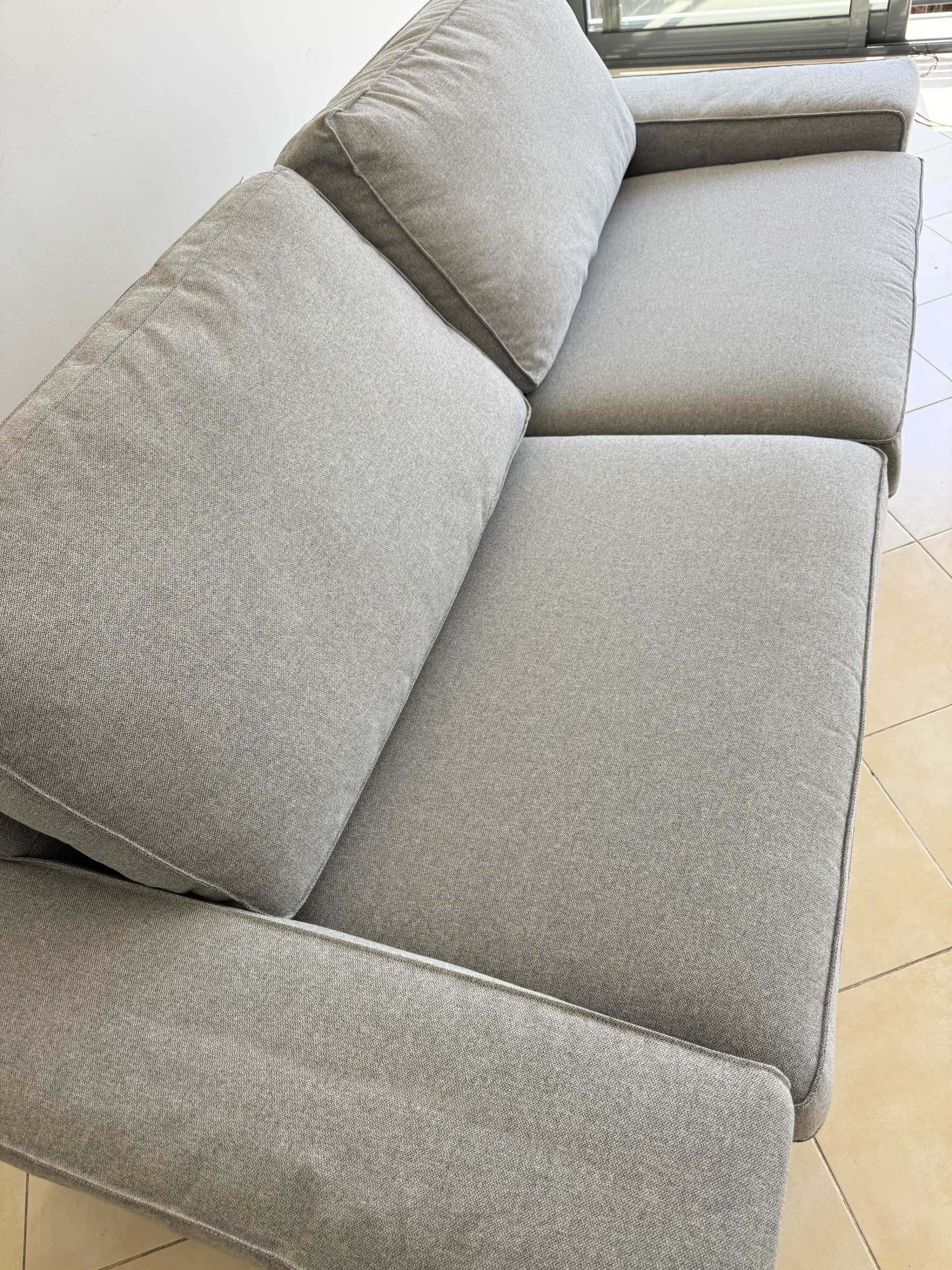 Sofá IKEA KIVIK de 3 lugares, em excelente estado