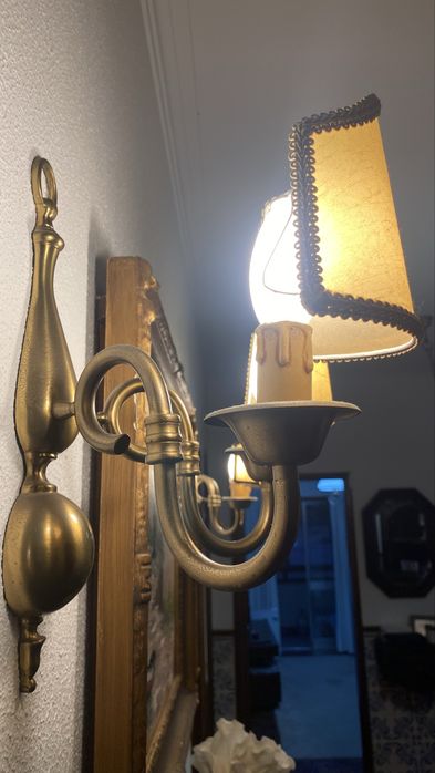 Apliques de parede em metal dourado (par)