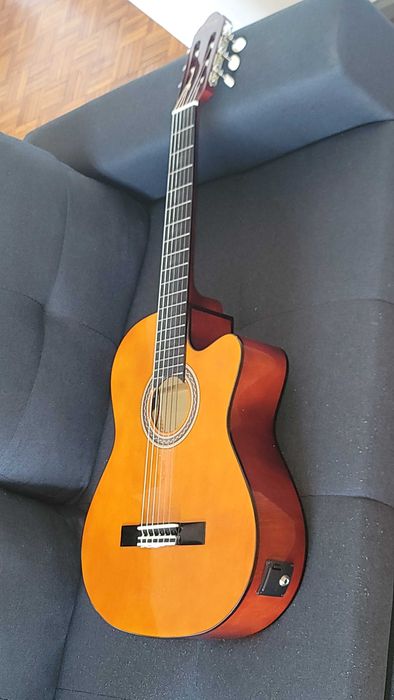 Guitarra Acústica electrificada