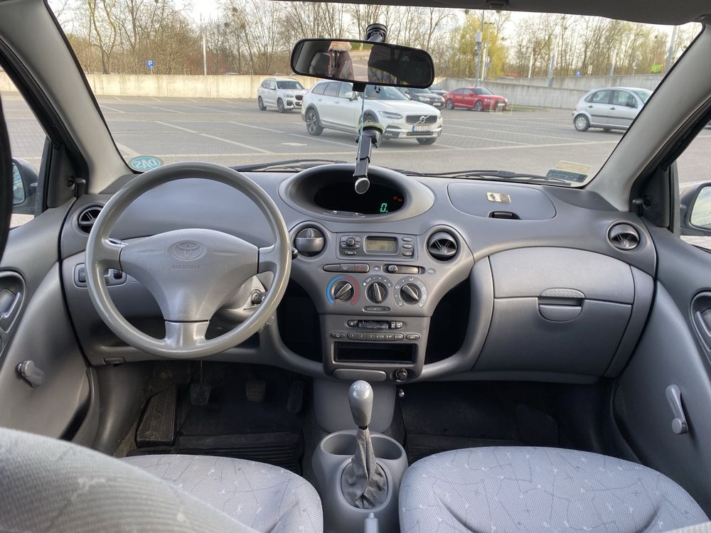 Toyota Yaris 1 1.0 benzyna 2000 r.