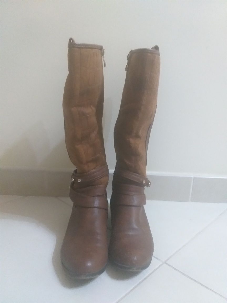 Botas Camel da Natura