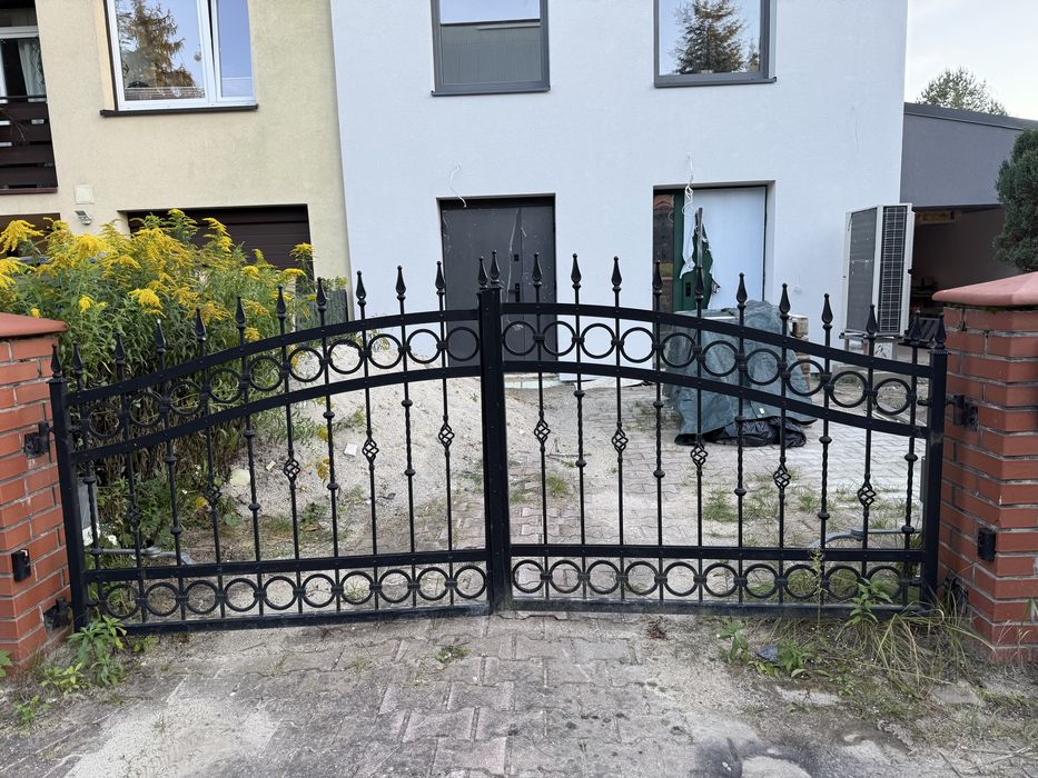 Ogrodzenie do domu + brama + balustrada na balkon