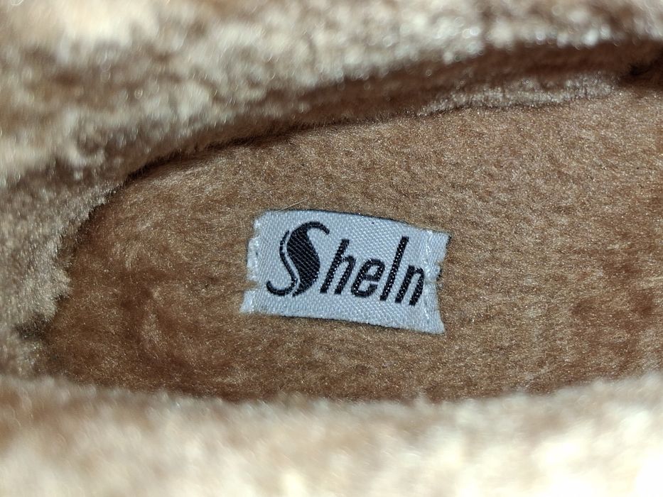 Botas até ao tornozelo forradas com pele