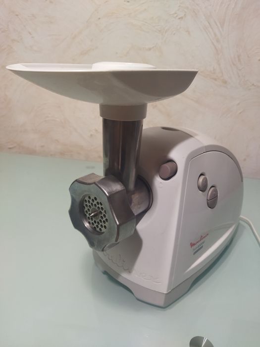 Електрична м'ясорубка Moulinex