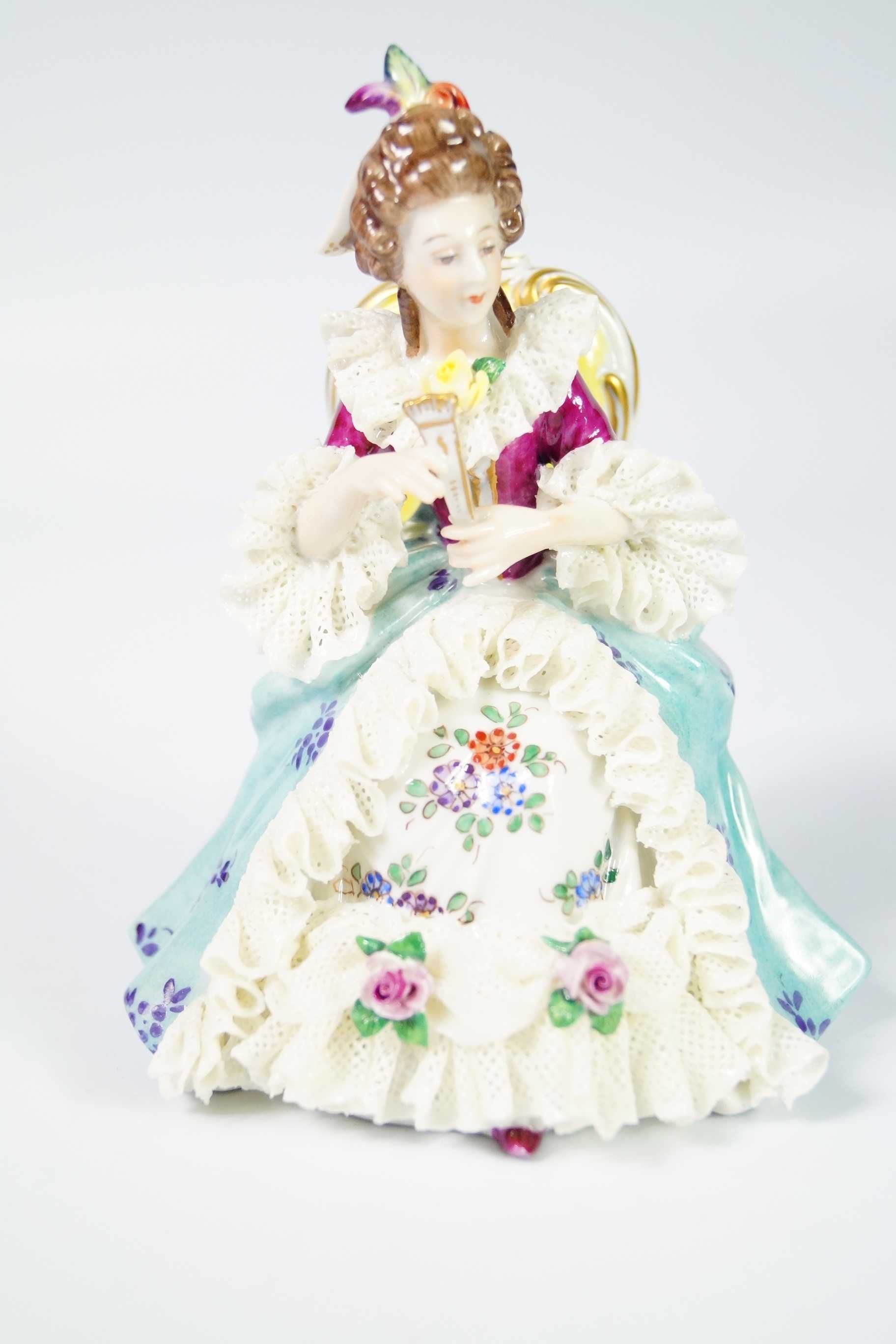 Piękna porcelanowa figura VOLKSTEDT rokoko dama na krześle