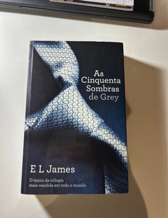 livro “As cinquenta sombras de grey”