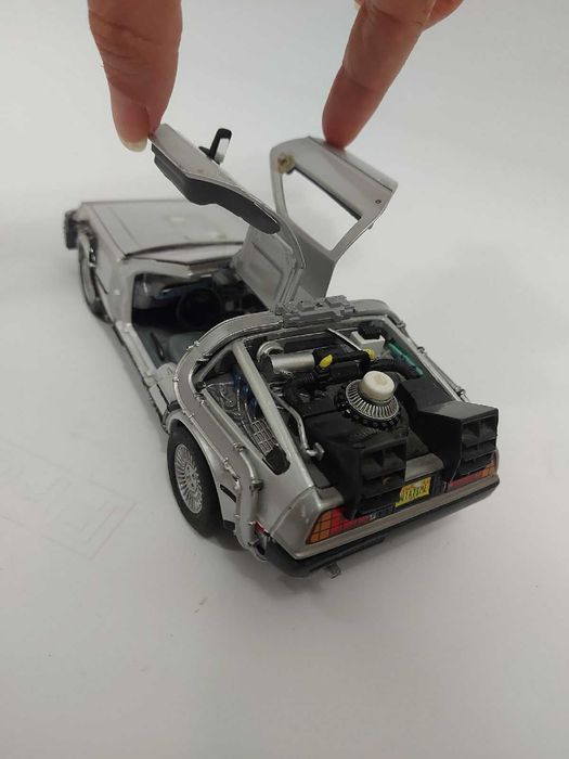 Коллекционные модели машин Назад в будущее Kinsmart