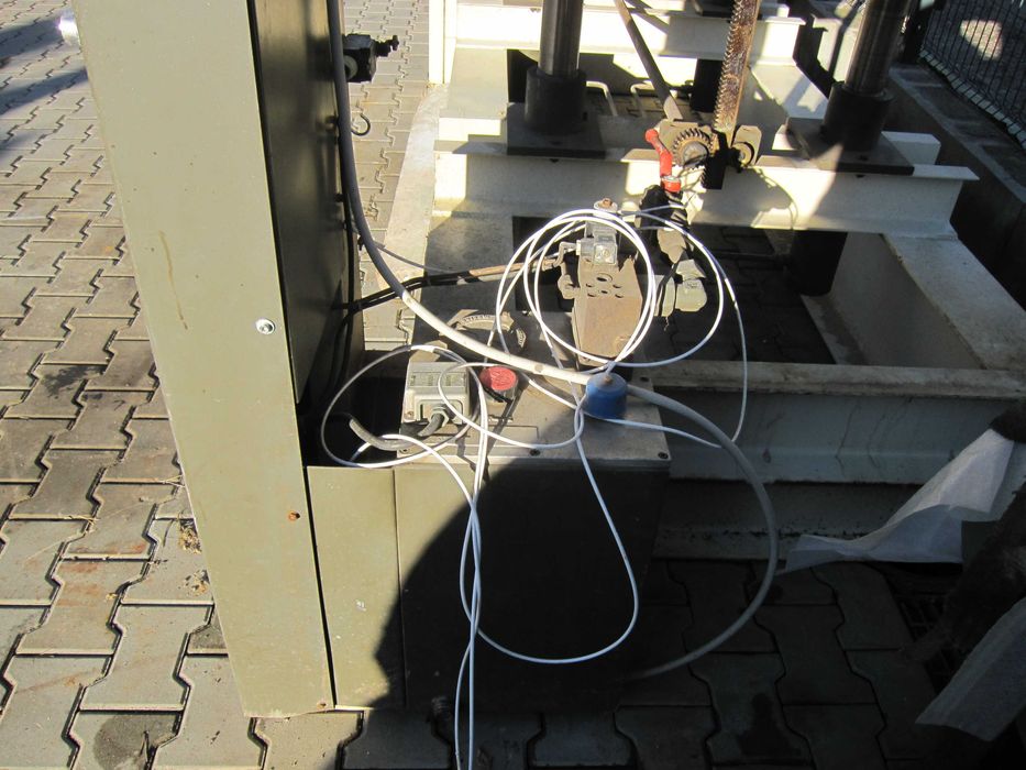 Prasa do forniru stolarskie hydrauliczna pułkowa SIMI 250X130