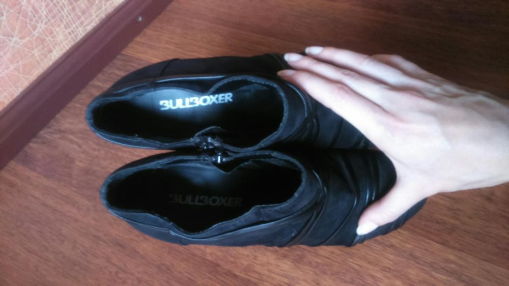 Buty, botki czarne, eleganckie r.36 - *Bullboxer* motyw pasków