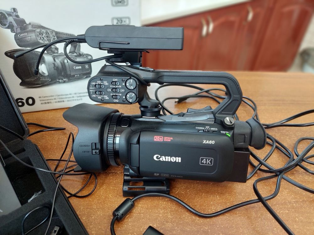 Видео камера Canon XA60 полный комплект