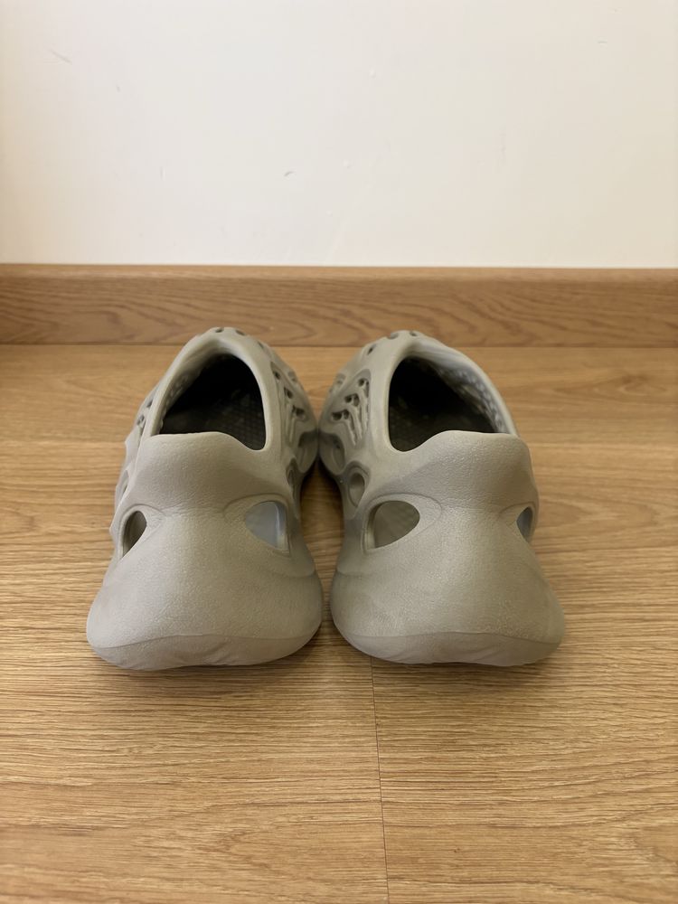 Yeezy Foam Runner Stone Salt Tamanho 41
