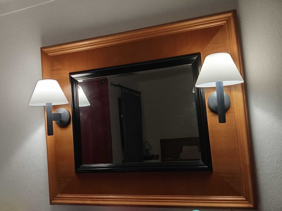 Espelho 1,30/1,10 c/ 2 candeeiros