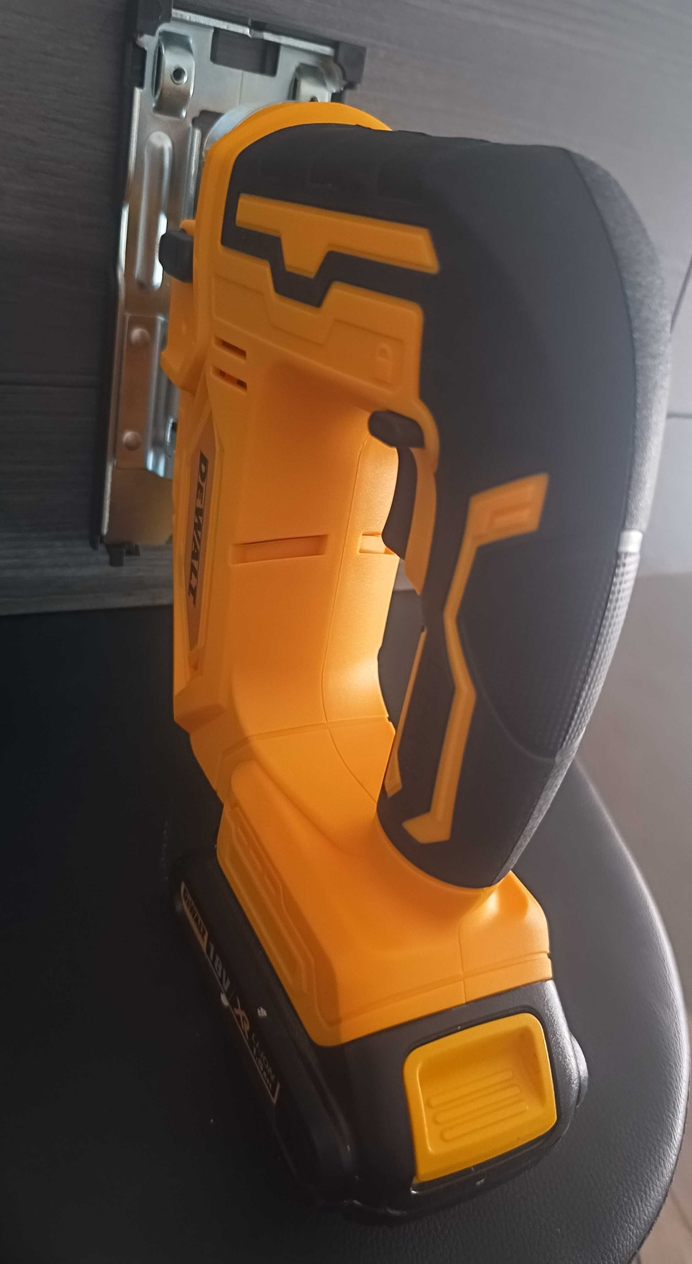 Wyrzynarka DeWalt 2700RPM