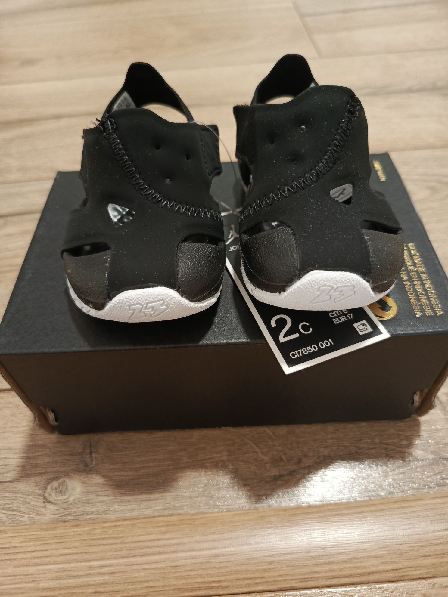 Sandałki niemowlęce Nike Jordan rozm. 17