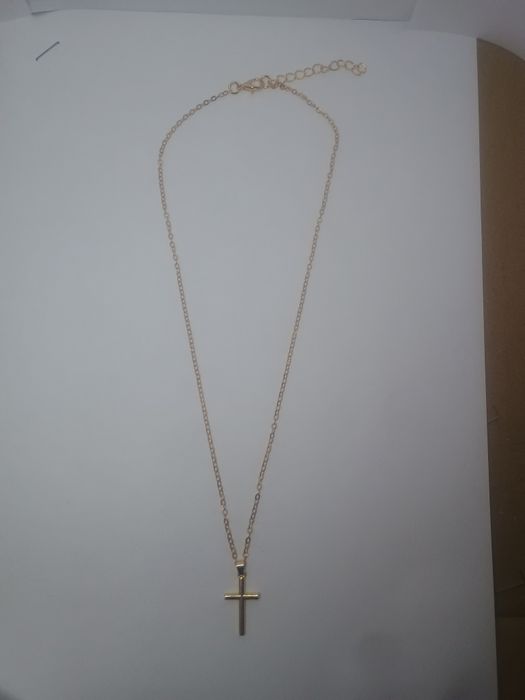 Złoty łańcuszek  z krzyżem
