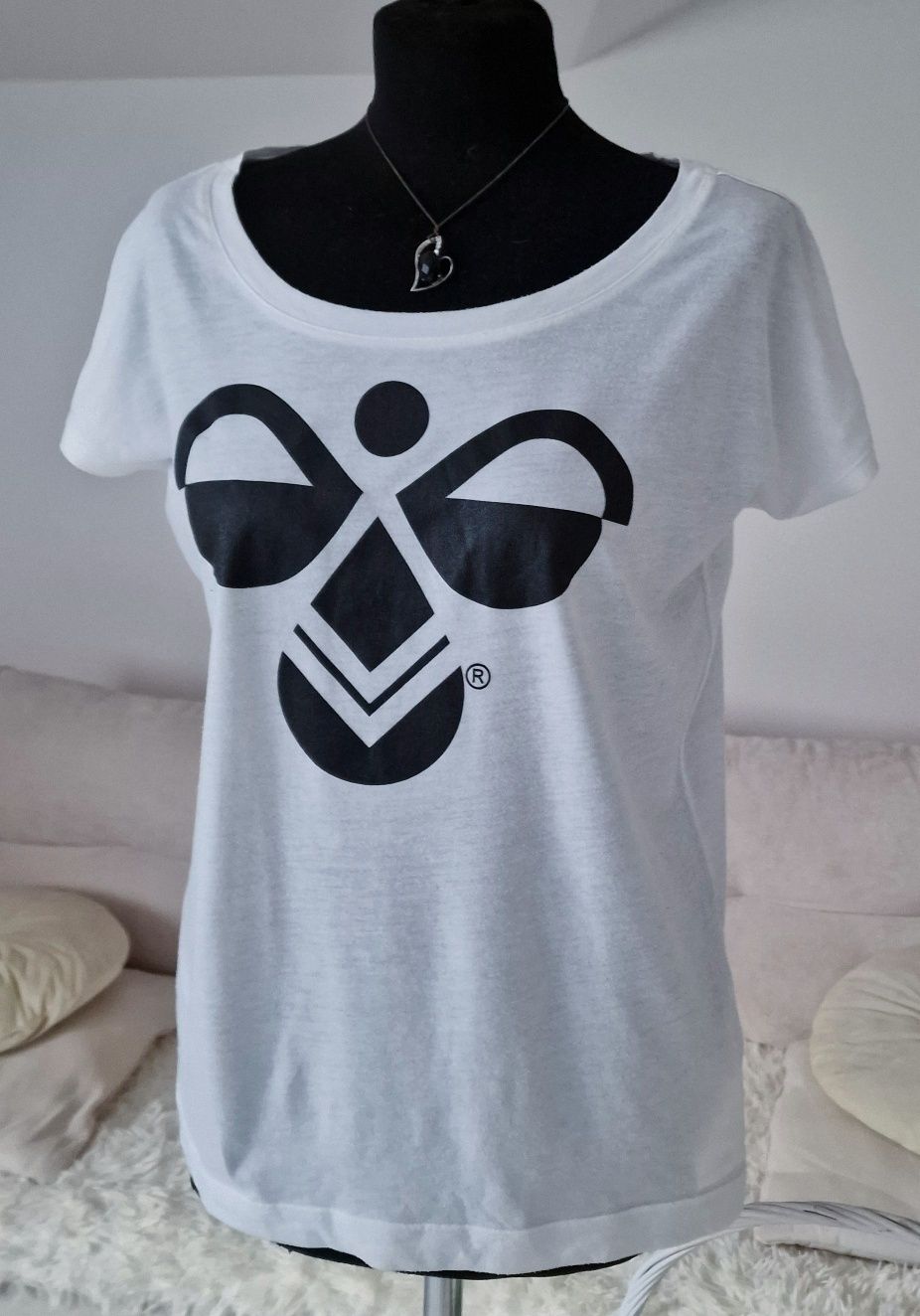 T- SHIRT z nadrukiem "Hummel".