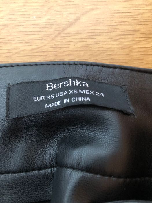 Mini saia preta pele